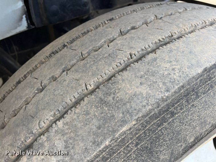 image for item DN3100 1995 International 4900  fuel / lube truck