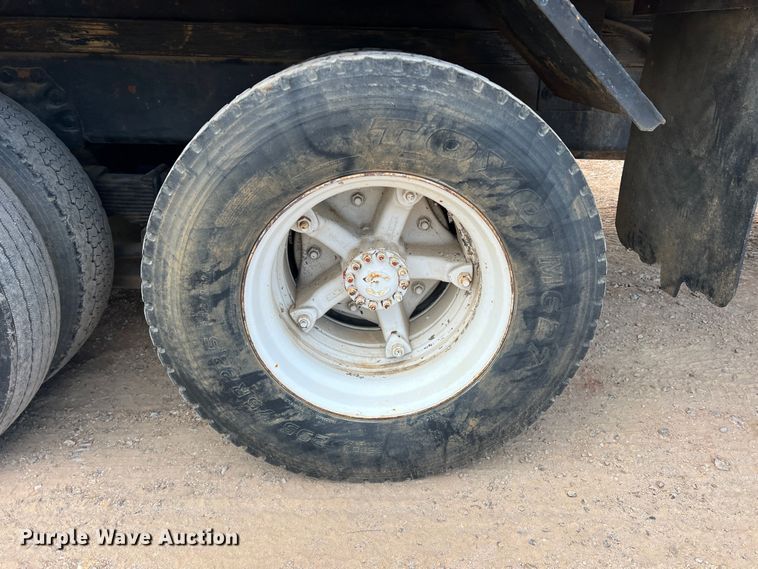 image for item DN3100 1995 International 4900  fuel / lube truck