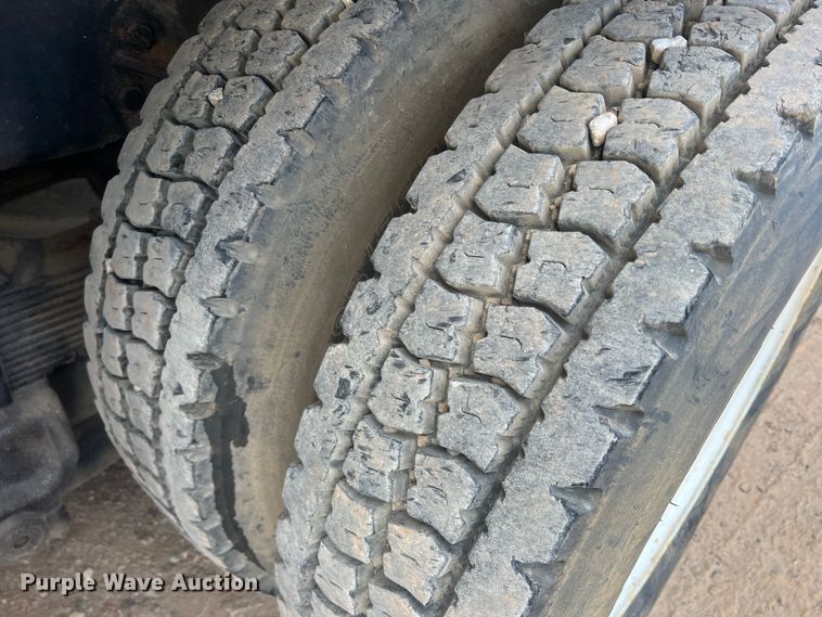 image for item DN3100 1995 International 4900  fuel / lube truck