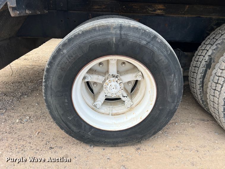 image for item DN3100 1995 International 4900  fuel / lube truck