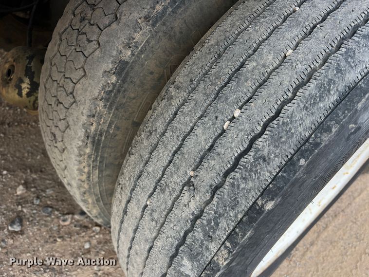 image for item DN3100 1995 International 4900  fuel / lube truck