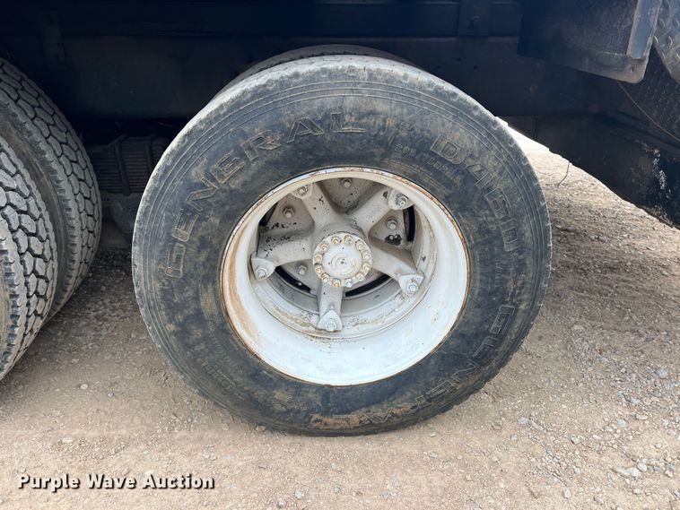 image for item DN3100 1995 International 4900  fuel / lube truck