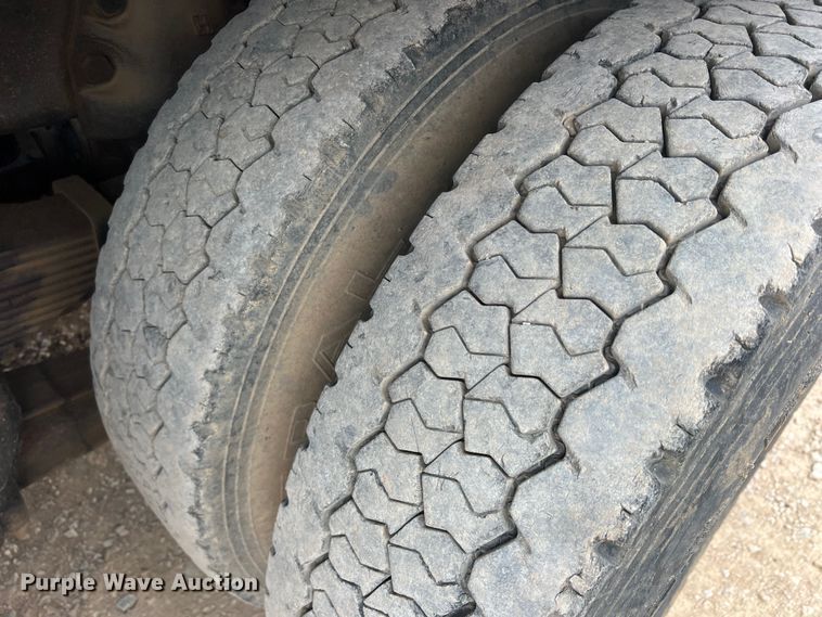 image for item DN3100 1995 International 4900  fuel / lube truck