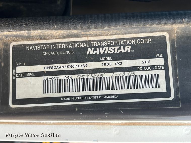 image for item DN3100 1995 International 4900  fuel / lube truck