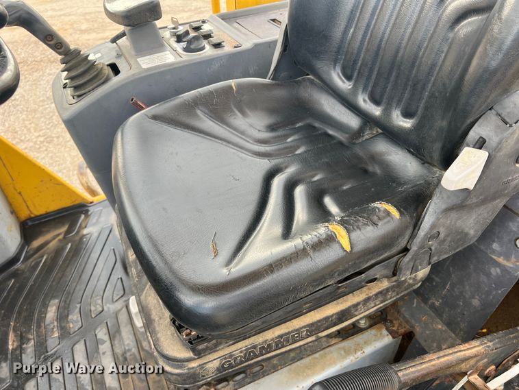 image for item DN3102 2005 Komatsu WA250-5  wheel loader