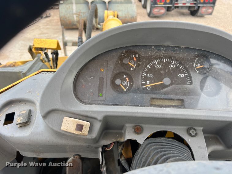 image for item DN3102 2005 Komatsu WA250-5  wheel loader