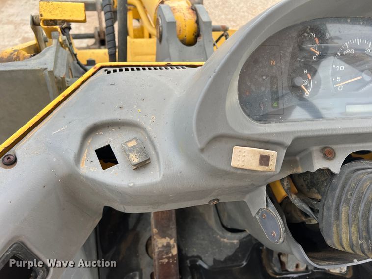 image for item DN3102 2005 Komatsu WA250-5  wheel loader