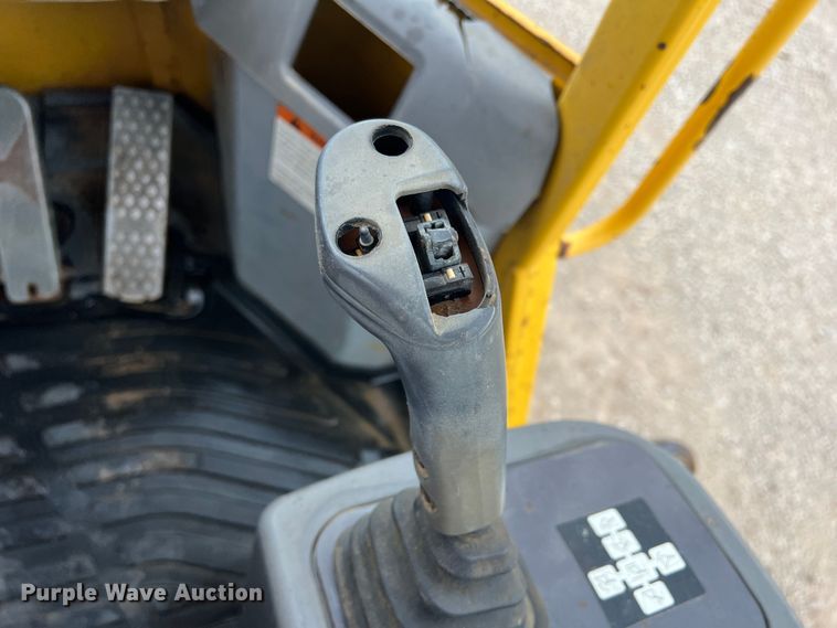 image for item DN3102 2005 Komatsu WA250-5  wheel loader