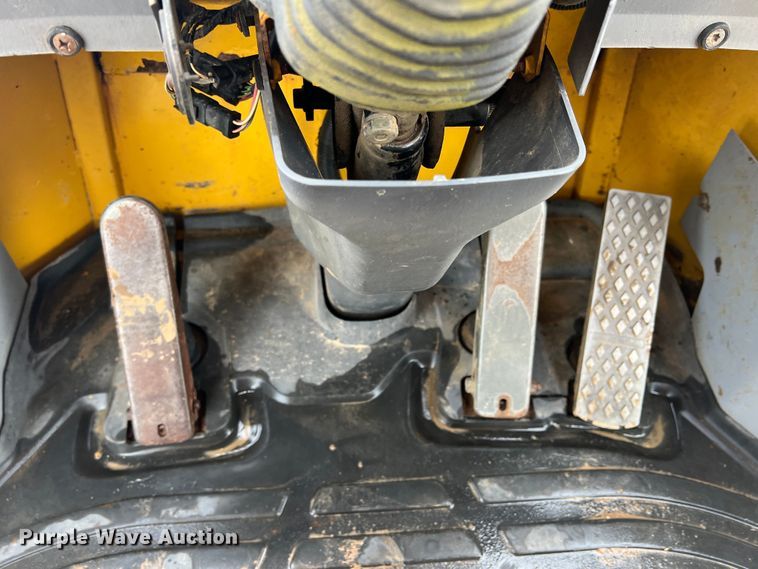 image for item DN3102 2005 Komatsu WA250-5  wheel loader