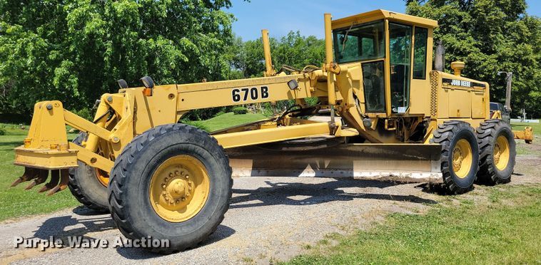 image for item DN3999 1988 John Deere 670B  motor grader