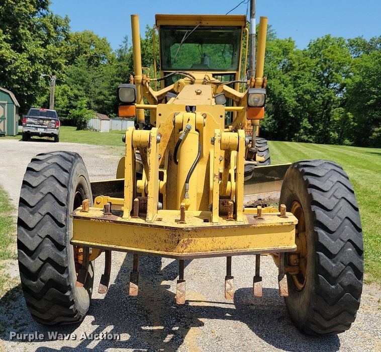 image for item DN3999 1988 John Deere 670B  motor grader