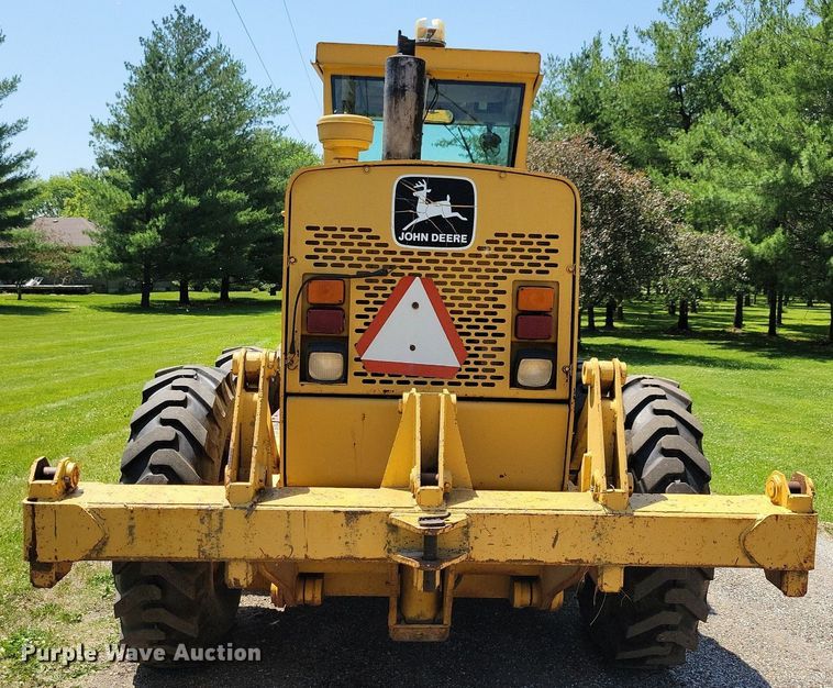 image for item DN3999 1988 John Deere 670B  motor grader