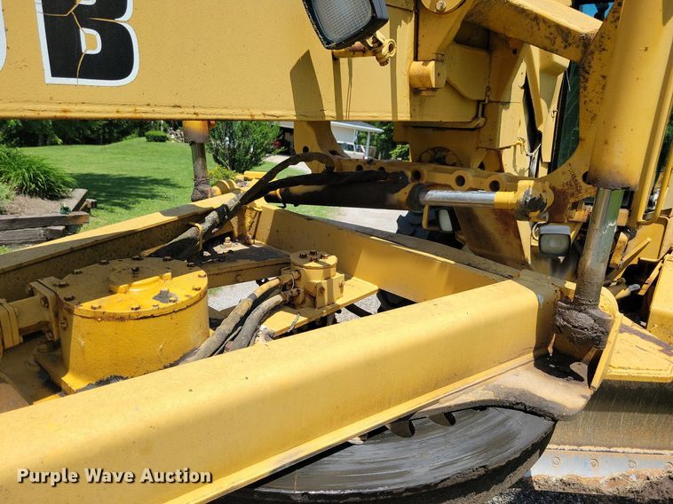 image for item DN3999 1988 John Deere 670B  motor grader