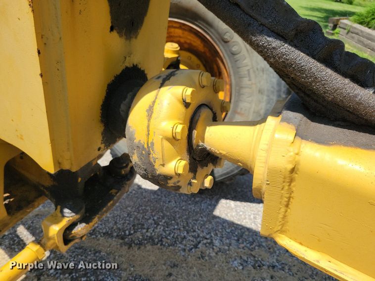 image for item DN3999 1988 John Deere 670B  motor grader