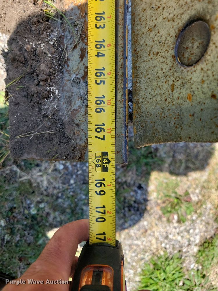 image for item DN3999 1988 John Deere 670B  motor grader