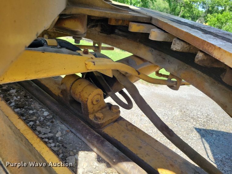 image for item DN3999 1988 John Deere 670B  motor grader