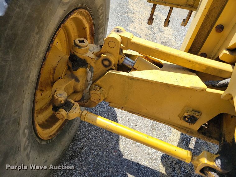 image for item DN3999 1988 John Deere 670B  motor grader