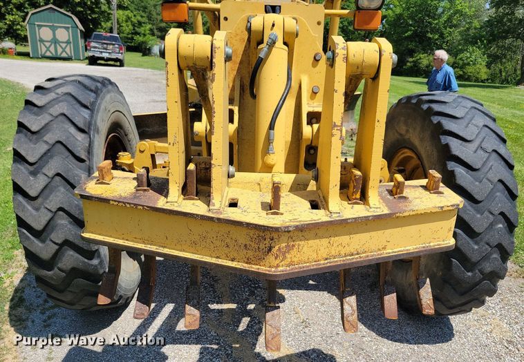 image for item DN3999 1988 John Deere 670B  motor grader