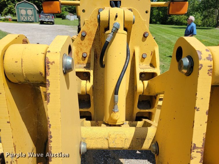 image for item DN3999 1988 John Deere 670B  motor grader