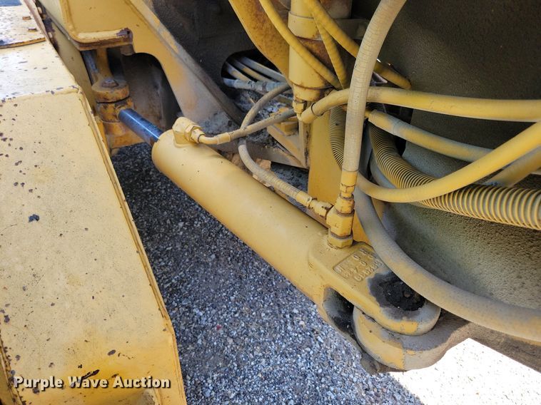 image for item DN3999 1988 John Deere 670B  motor grader