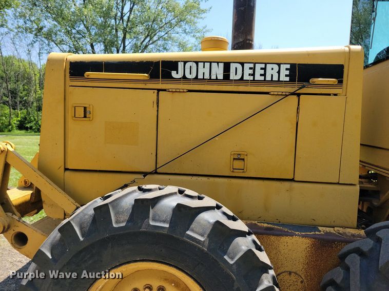 image for item DN3999 1988 John Deere 670B  motor grader