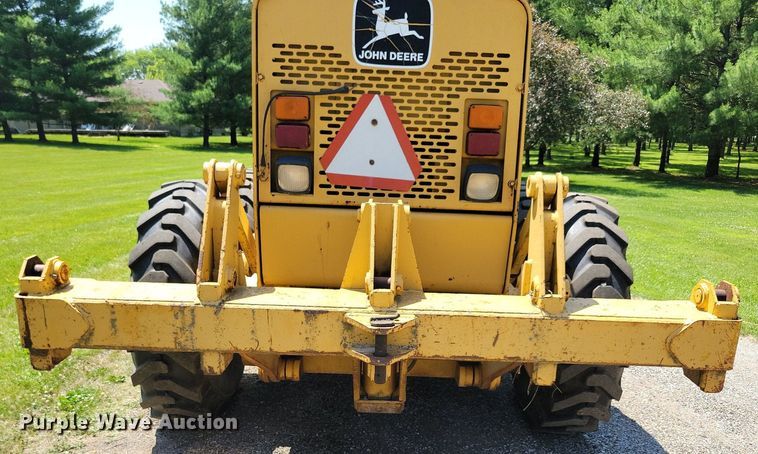 image for item DN3999 1988 John Deere 670B  motor grader