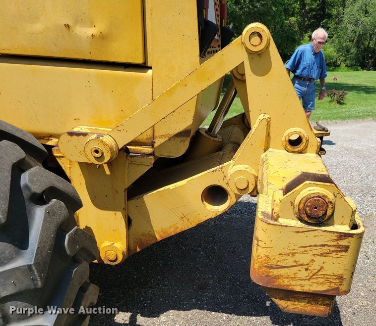 image for item DN3999 1988 John Deere 670B  motor grader