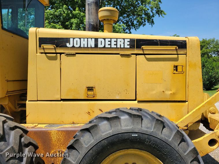 image for item DN3999 1988 John Deere 670B  motor grader