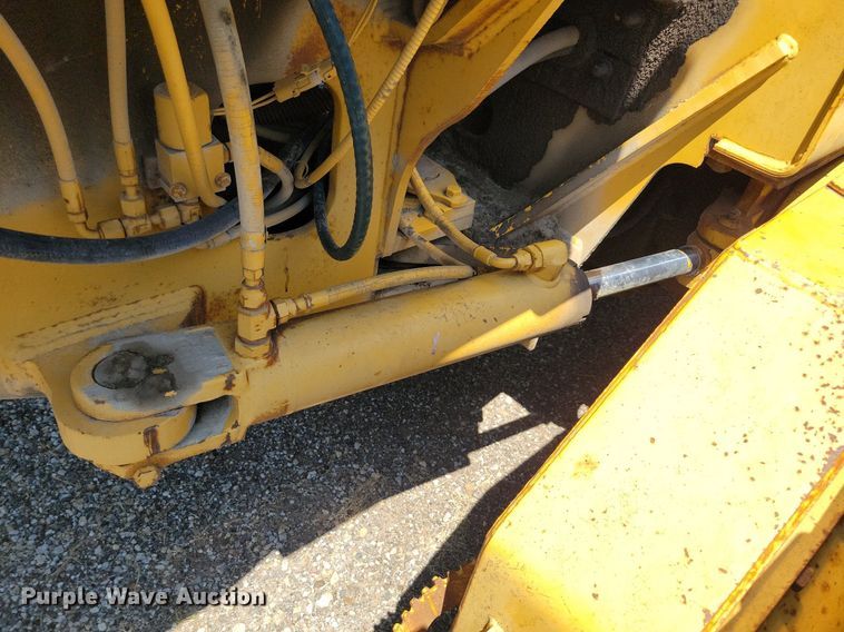 image for item DN3999 1988 John Deere 670B  motor grader