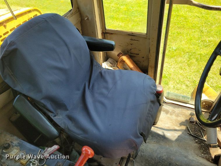 image for item DN3999 1988 John Deere 670B  motor grader