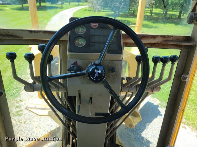 image for item DN3999 1988 John Deere 670B  motor grader