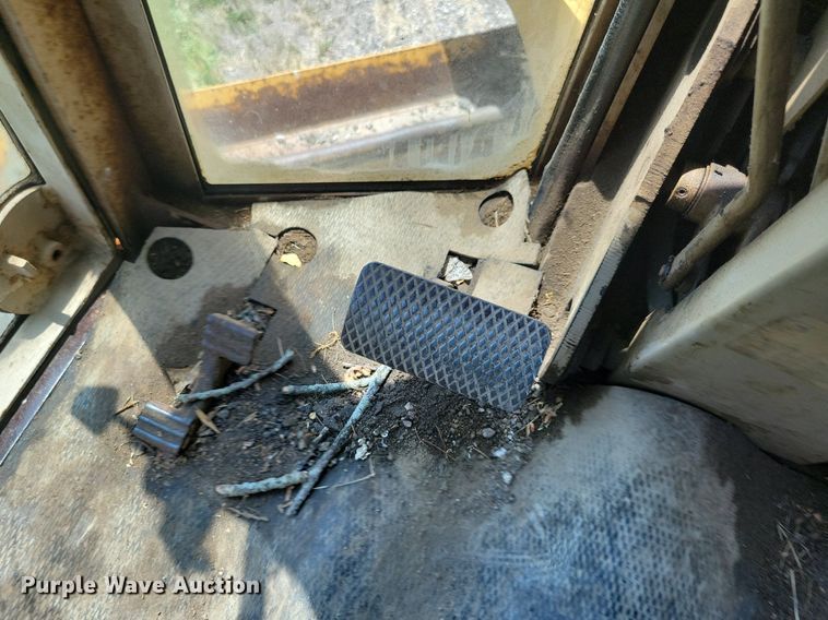 image for item DN3999 1988 John Deere 670B  motor grader