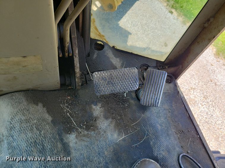 image for item DN3999 1988 John Deere 670B  motor grader