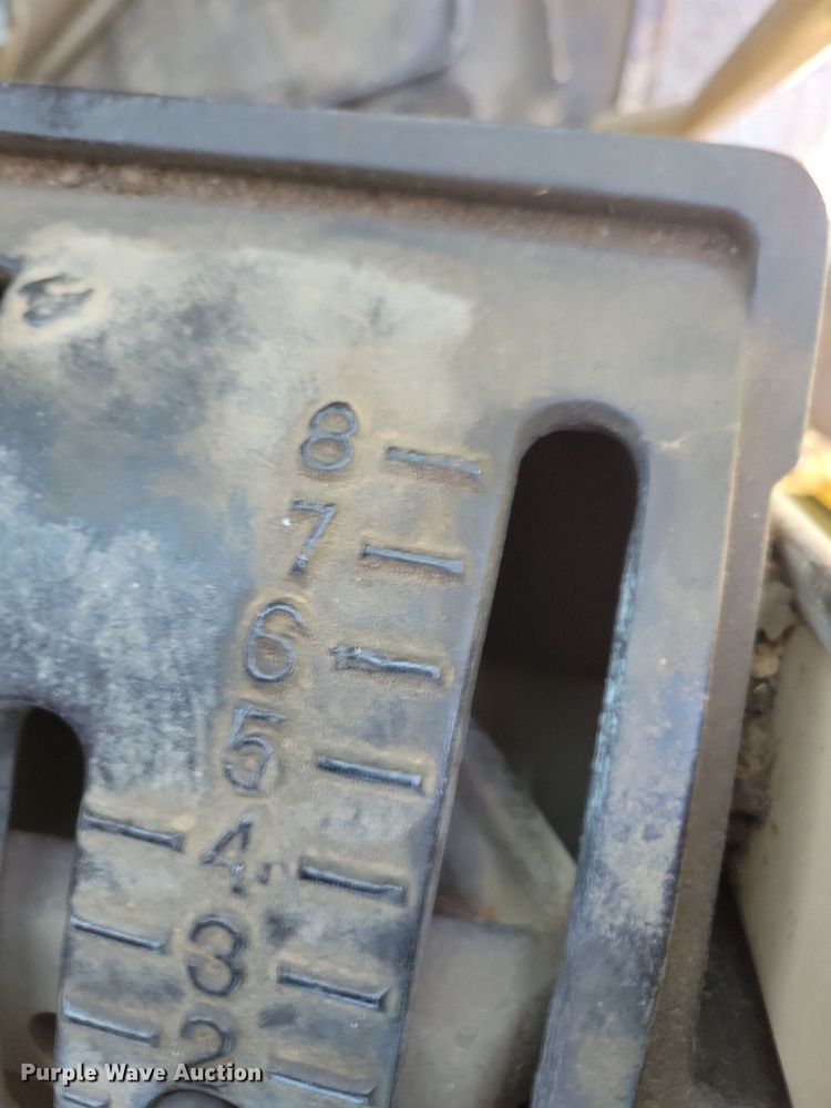 image for item DN3999 1988 John Deere 670B  motor grader