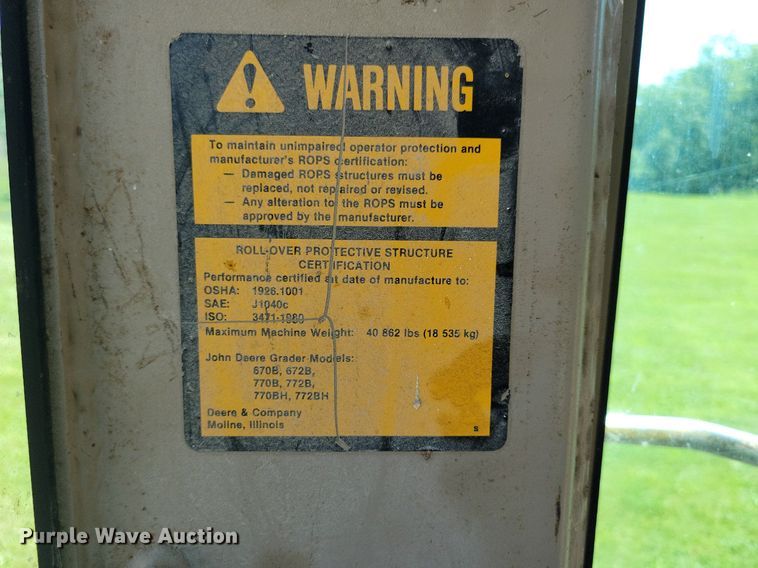 image for item DN3999 1988 John Deere 670B  motor grader