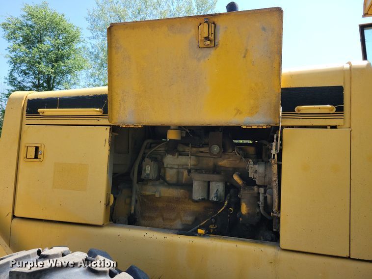 image for item DN3999 1988 John Deere 670B  motor grader