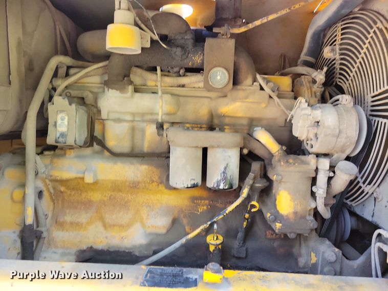 image for item DN3999 1988 John Deere 670B  motor grader