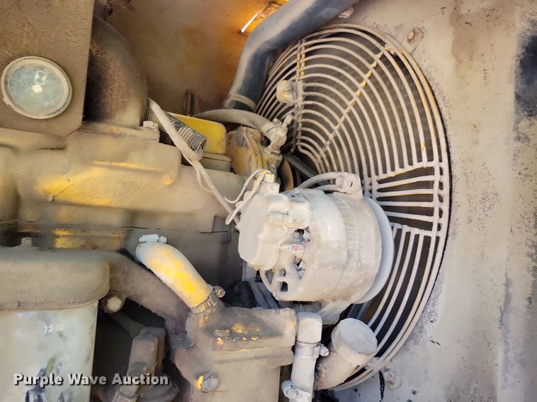 image for item DN3999 1988 John Deere 670B  motor grader