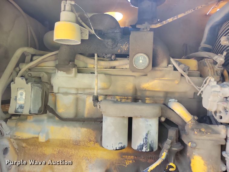 image for item DN3999 1988 John Deere 670B  motor grader