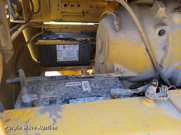 image for item DN3999 1988 John Deere 670B  motor grader