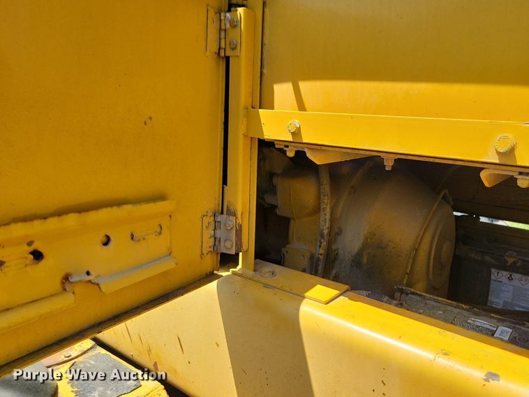 image for item DN3999 1988 John Deere 670B  motor grader