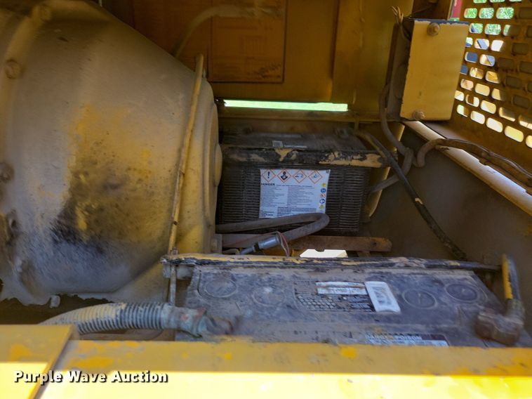 image for item DN3999 1988 John Deere 670B  motor grader