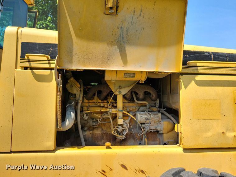 image for item DN3999 1988 John Deere 670B  motor grader