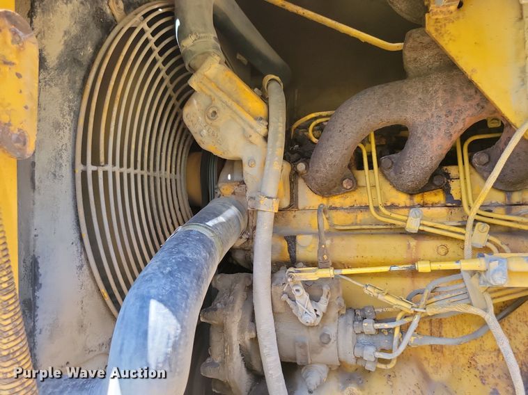 image for item DN3999 1988 John Deere 670B  motor grader