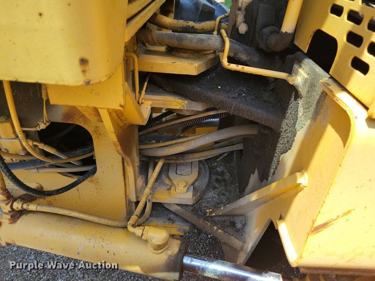 image for item DN3999 1988 John Deere 670B  motor grader