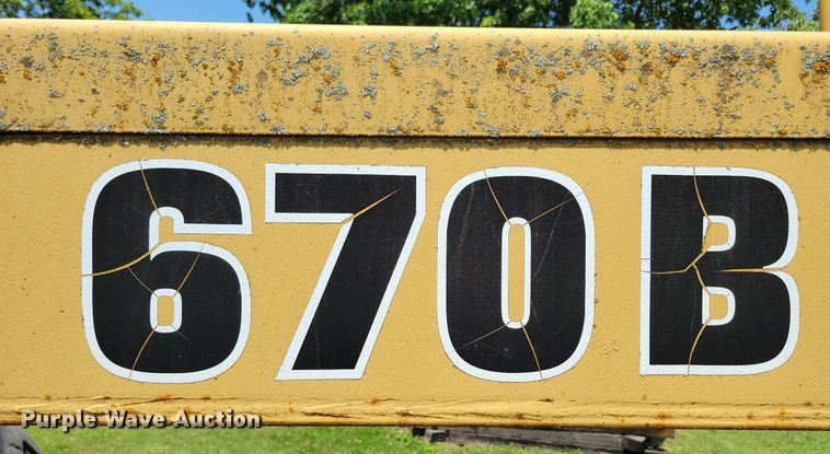 image for item DN3999 1988 John Deere 670B  motor grader
