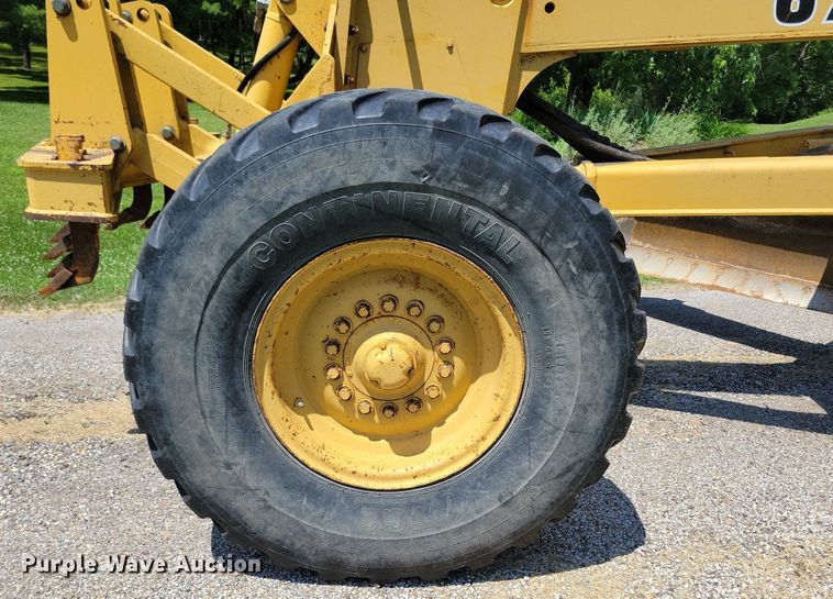 image for item DN3999 1988 John Deere 670B  motor grader