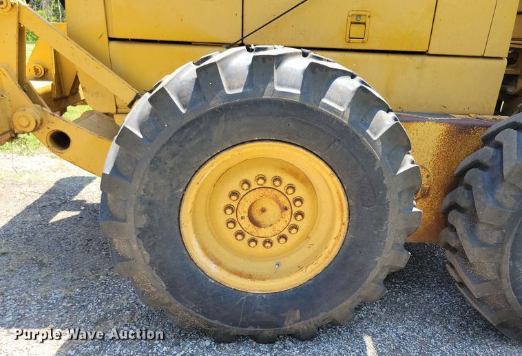 image for item DN3999 1988 John Deere 670B  motor grader