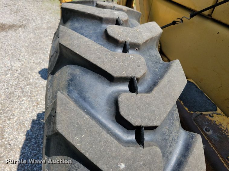 image for item DN3999 1988 John Deere 670B  motor grader