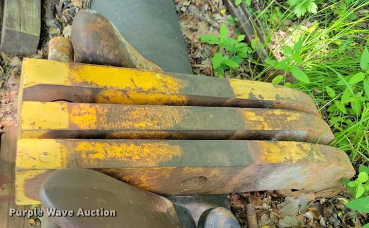 image for item DN3999 1988 John Deere 670B  motor grader